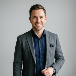 Interior designer Claire Whitmore recommending VASAGLE furniture